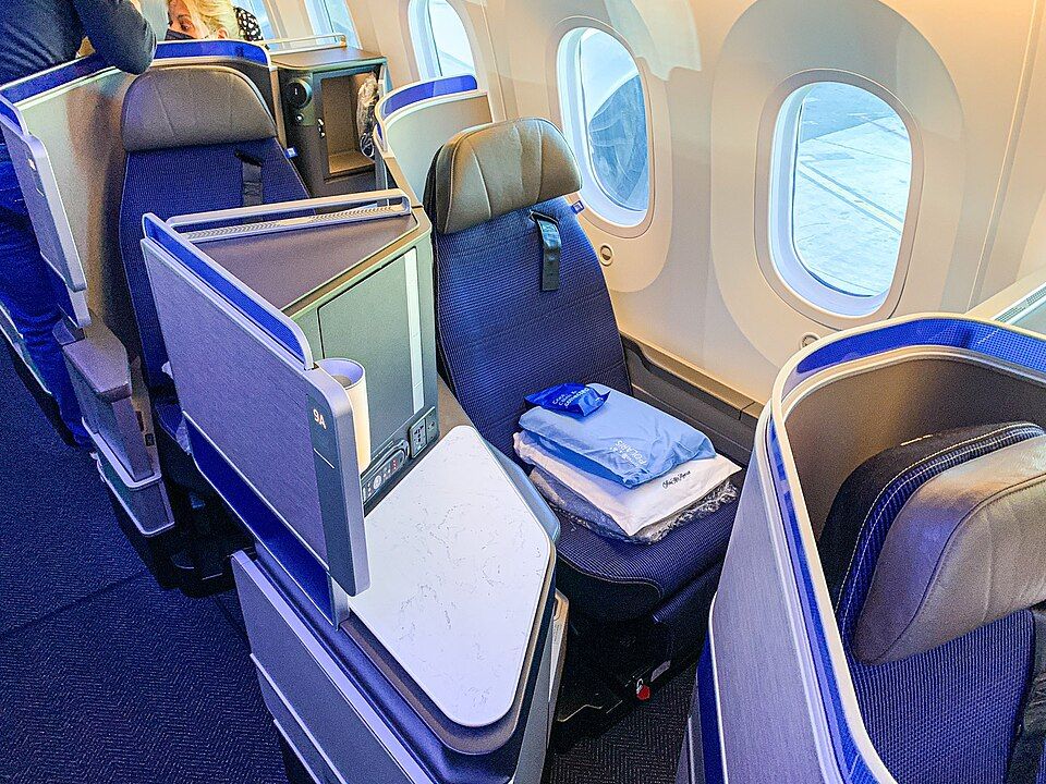 A United Polaris business class seat